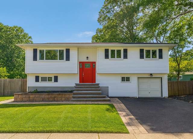 Property at 7 Walwin Pl, Huntington, NY 11743, 5 beds, 3 baths