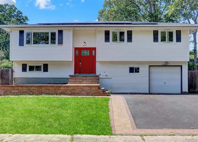 Property at 7 Walwin Pl, Huntington, NY 11743, 4 beds, 4 baths