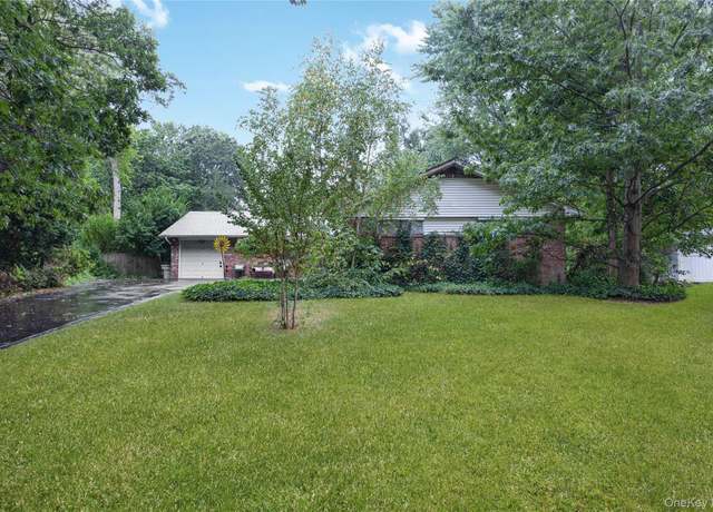 Property at 10 Ardendale Rd, East Northport, NY 11731, 3 beds, 2.5 baths