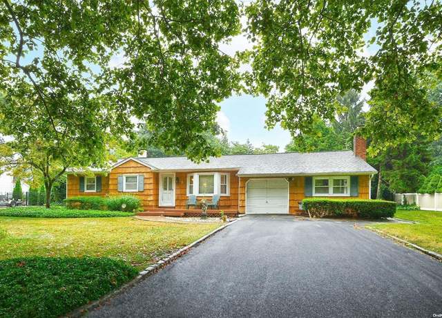 Property at 7 Pinecone Ln, Commack, NY 11725, 3 beds, 2 baths