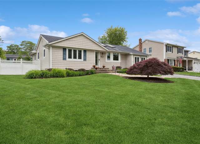 Property at 182 S Plaisted Ave, Hauppauge, NY 11788, 3 beds, 1 bath