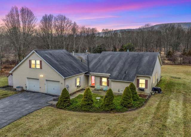 Property at 1036 Benjamin Van Keuren Dr, Pine Bush, NY 12566, 3 beds, 2.5 baths