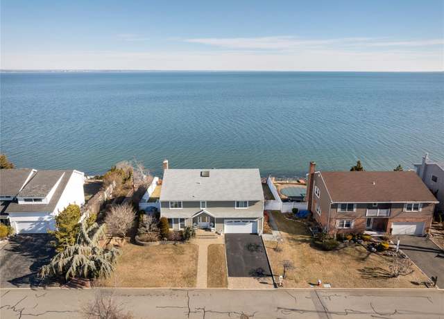 Property at 43 Oak Point Dr N, Bayville, NY 11709, 5 beds, 3.5 baths