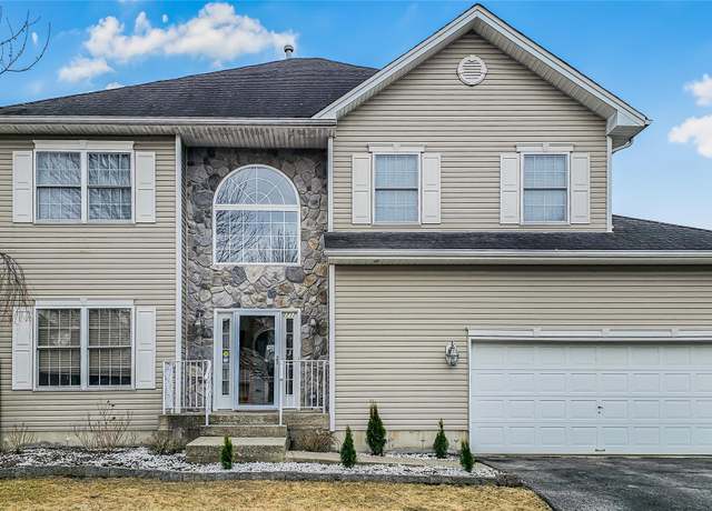 Property at 2717 Colonial Dr, New Windsor, NY 12553, 4 beds, 2.5 baths