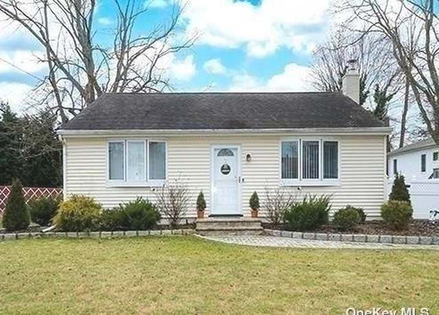 Property at 43 Maryland St, Dix Hills, NY 11746, 2 beds, 1 bath