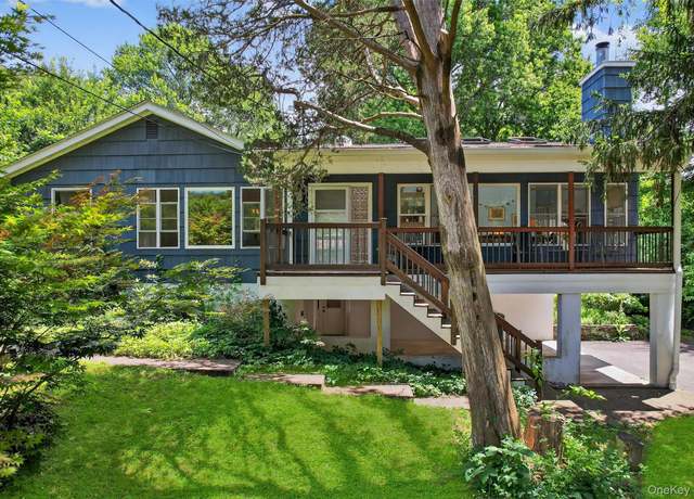 Property at 17 Merriewold Ln N, Monroe, NY 10950, 3 beds, 2 baths