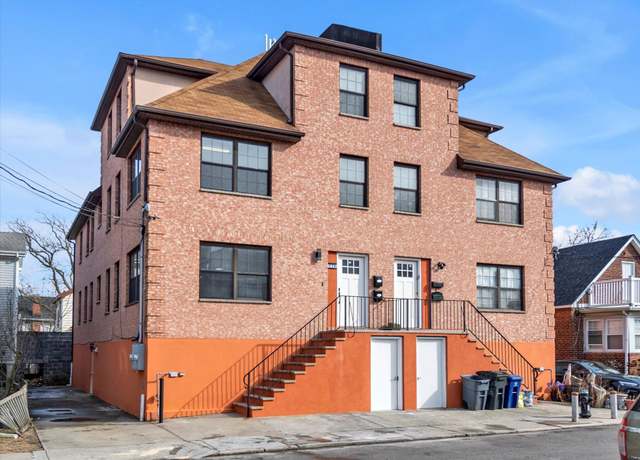 Property at 170 Beach 4th St, Far Rockaway, NY 11691, 9 beds, 5 baths