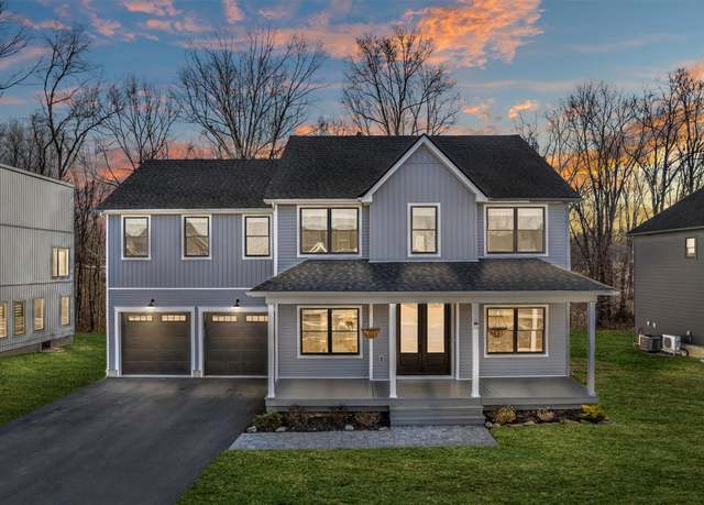 Property at 36 Wildwood Dr, Rock Tavern, NY 12575, 5 beds, 3.5 baths
