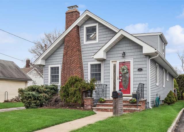 Property at 5 Lexington Ave, Malverne, NY 11565, 4 beds, 2 baths
