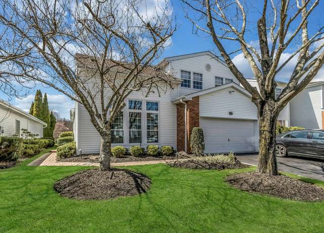 Property at 93 Hamlet Dr #93, Commack, NY 11725, 4 beds, 2.5 baths