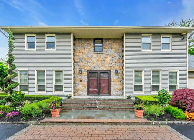 Property at 8 Victor Ln, Woodbury, NY 11797, 6 beds, 4.5 baths