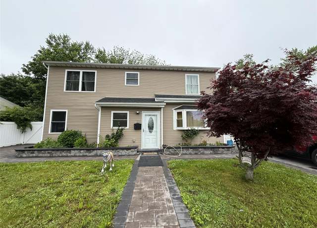 Property at 803 Bayview Ave, Amityville, NY 11701, 7 beds, 2 baths