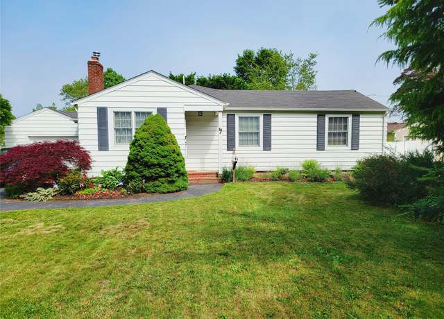 Property at 15 Roosevelt Blvd, East Patchogue, NY 11772, 2 beds, 2 baths