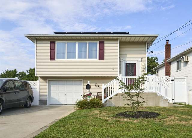 Property at 17 Sheridan Rd, Babylon, NY 11702, 3 beds, 2 baths