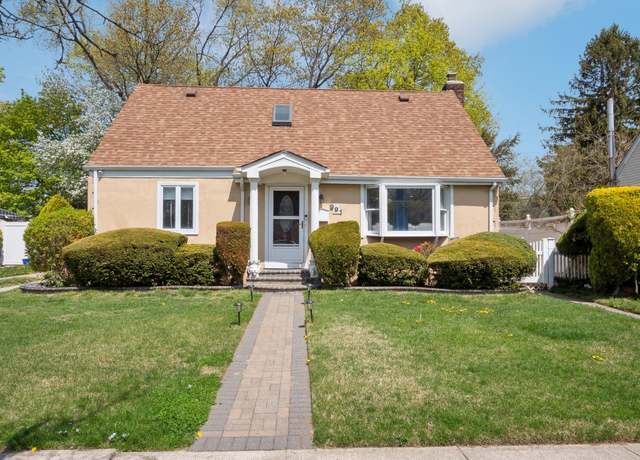Property at 991 Henhawk Rd, North Baldwin, NY 11510, 4 beds, 3 baths
