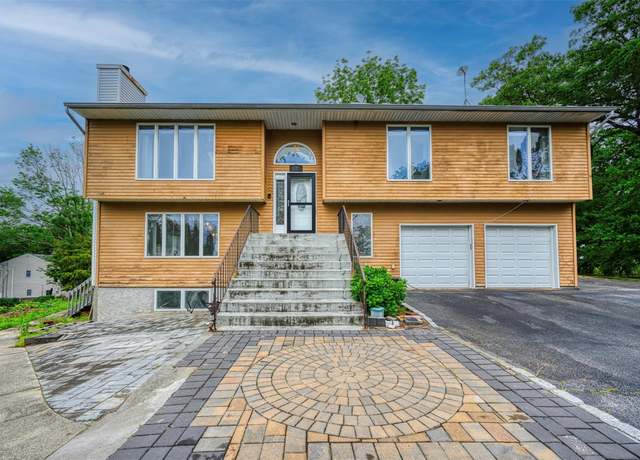 Property at 15 Oakhurst St, Huntington Station, NY 11746, 6 beds, 6 baths