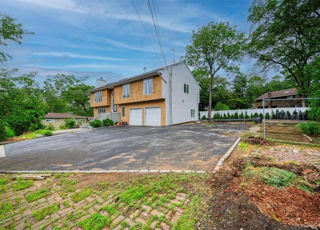 Property at 15 Oakhurst St, Huntington Station, NY 11746, 6 beds, 6 baths
