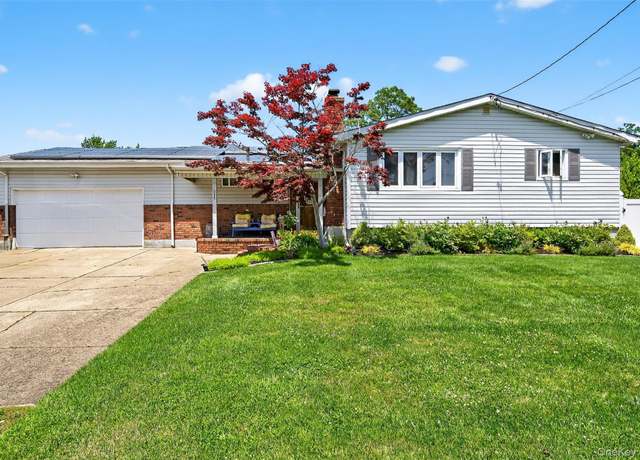 Property at 227 Young St, West Babylon, NY 11704, 3 beds, 3.5 baths
