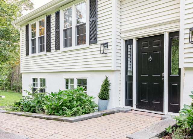Property at 27 Maple Rd, Lake Peekskill, NY 10537, 3 beds, 2 baths