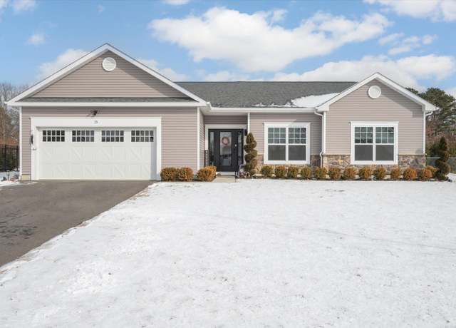 Property at 15 Pondview Cir, Shirley, NY 11967, 3 beds, 2.5 baths