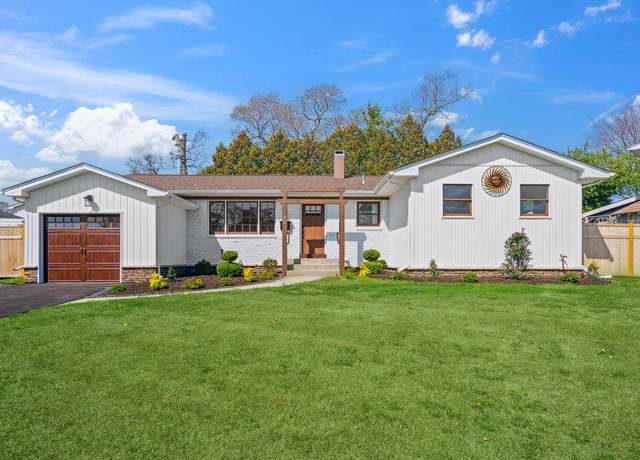 Property at 35 Regina Dr, Sayville, NY 11782, 4 beds, 2 baths