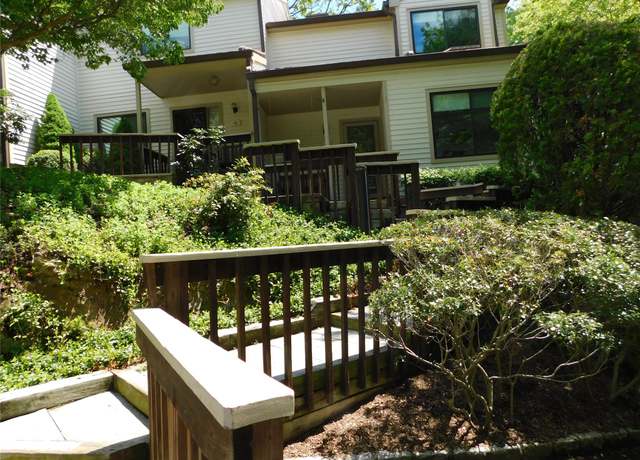 Property at 42 Touchstone Way, Millwood, NY 10546, 2 beds, 2.5 baths