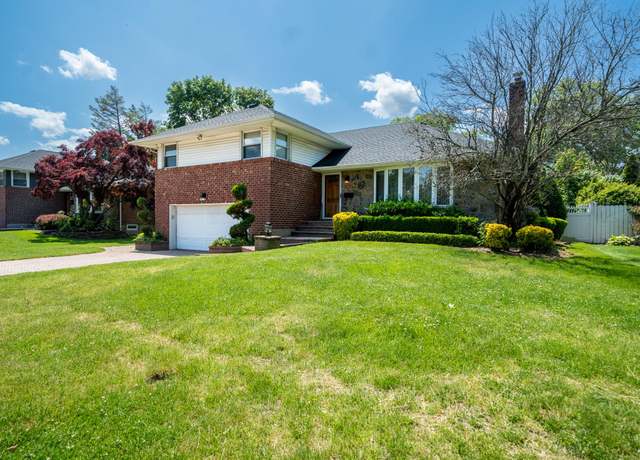 Property at 179 Hazelwood Dr, Westbury, NY 11590, 3 beds, 2.5 baths