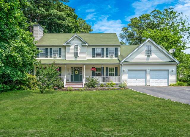 Property at 4 Ariel Ct, Rocky Point, NY 11778, 4 beds, 3.5 baths