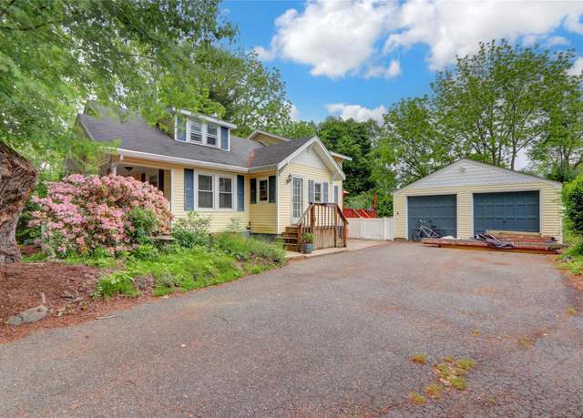 Property at 7 Larsen Ave, Smithtown, NY 11787, 3 beds, 1 bath