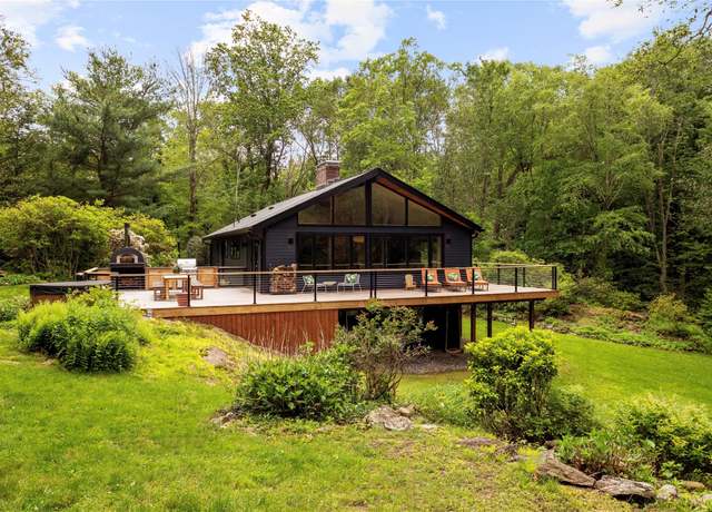 Property at 15 Rockledge Rd, Pleasantville, NY 10570, 4 beds, 3 baths