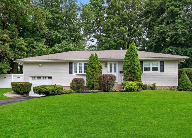 Property at 5 Tennyson Dr, Nanuet, NY 10954, 2 beds, 1 bath