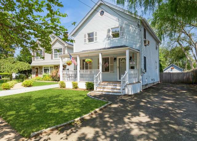 Property at 29 Irish Ln, East Islip, NY 11730, 3 beds, 1.5 baths
