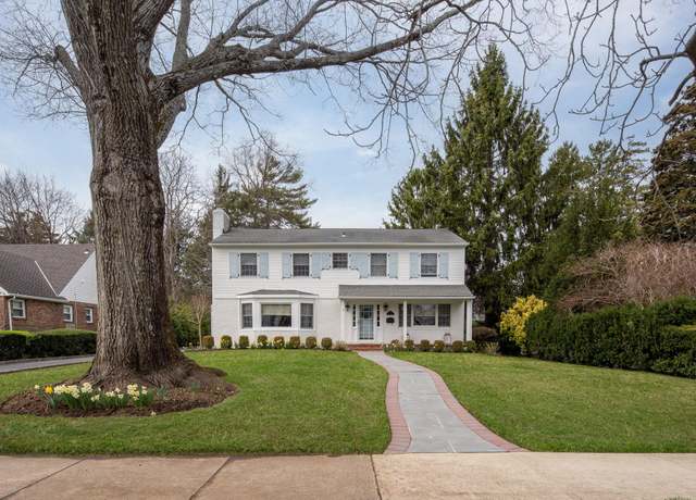 Property at 39 Chestnut St, Garden City, NY 11530, 4 beds, 2.5 baths