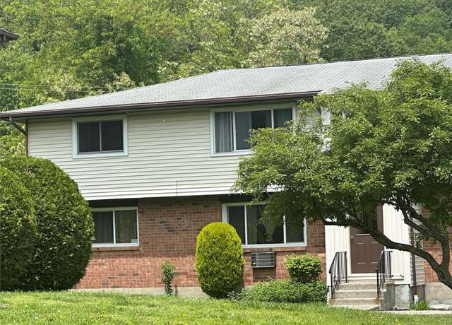 Property at 1103 Parr Meadow Dr, Newburgh, NY 12550, 2 beds, 1 bath