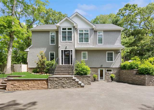 Property at 79 Oakside Rd, Smithtown, NY 11787, 4 beds, 3 baths