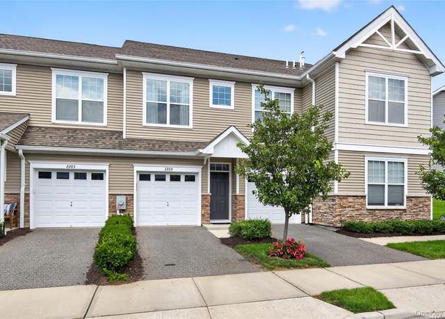 Property at 2202 Townhome Way, Huntington Station, NY 11746, 3 beds, 2.5 baths