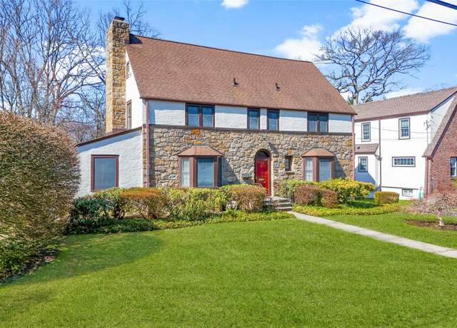 Property at 19 Blackthorn Ln, White Plains, NY 10606, 6 beds, 4.5 baths