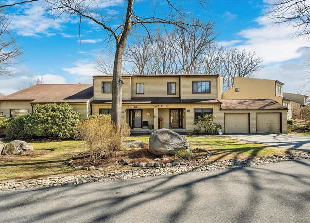 Property at 10 Ironwood Dr, Highland Mills, NY 10930, 3 beds, 2.5 baths