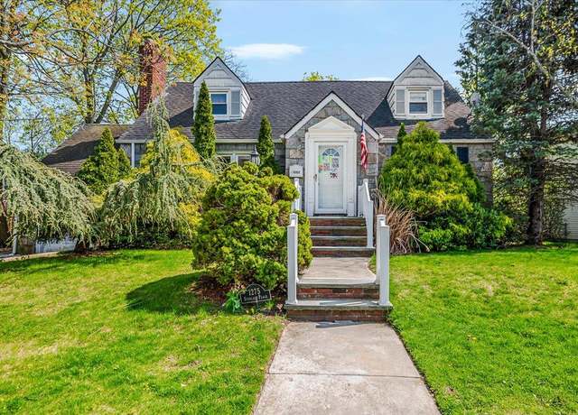 Property at 1275 Sturlane Pl, Hewlett, NY 11557, 4 beds, 2 baths