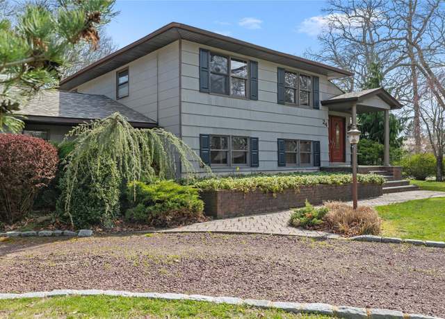 Property at 24 Brushwood Ct, East Islip, NY 11730, 3 beds, 2 baths
