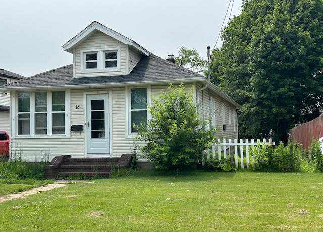 Property at 18 Cedar Ave, Farmingdale, NY 11735, 3 beds, 1 bath