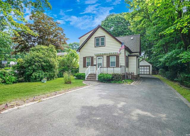 Property at 1193 Brookdale Ave, Bay Shore, NY 11706, 3 beds, 1 bath