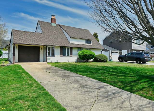 Property at 293 Duckpond Dr S, Wantagh, NY 11793, 4 beds, 2 baths
