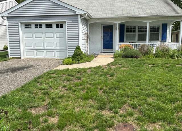 Property at 190 Canterbury Dr, Ridge, NY 11961, 2 beds, 1 bath