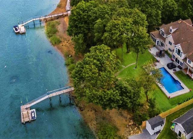 Property at 18 Cedar Ln, Setauket, NY 11733, 6 beds, 3.5 baths