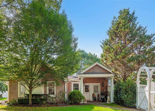 Property at 477 Montauk Hwy, Westhampton Beach, NY 11978, 3 beds, 4.5 baths