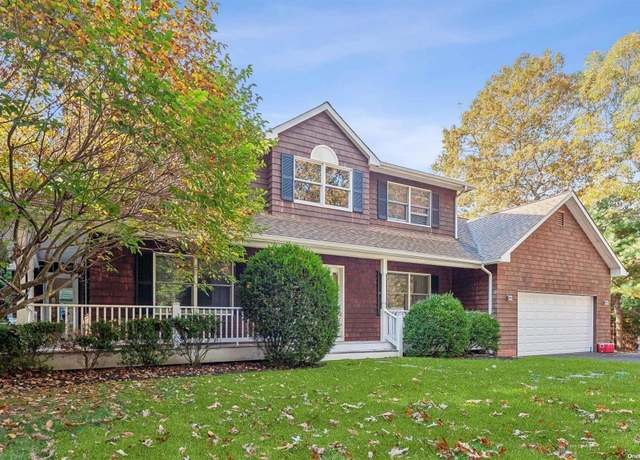 Property at 67 Straight Path, Southampton, NY 11968, 3 beds, 4 baths