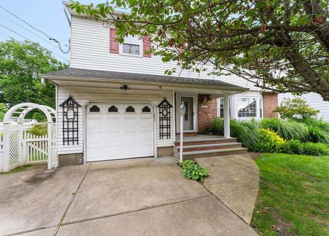 Property at 2609 Parkview Pl, Baldwin, NY 11510, 4 beds, 2.5 baths