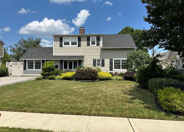Property at 33 Rigger Ln, Levittown, NY 11756, 3 beds, 2 baths