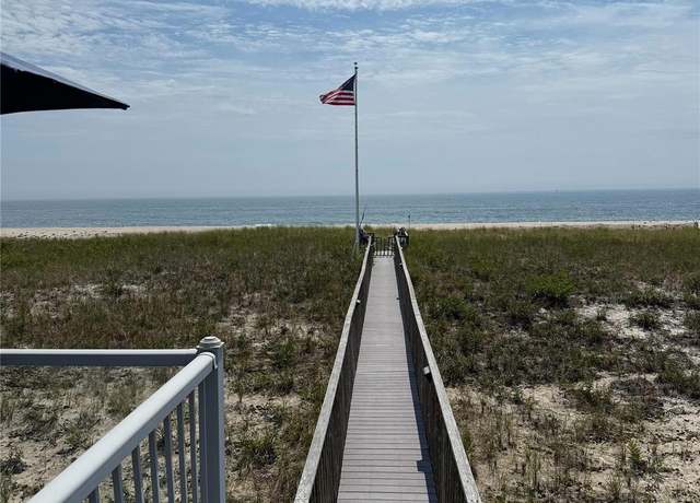 Property at 717 Dune Rd, Westhampton Beach, NY 11978, 3 beds, 2 baths